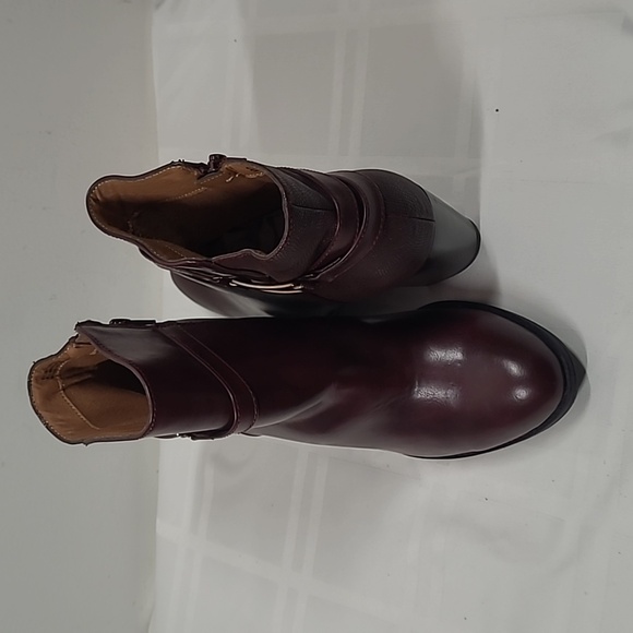 Cloud Walkers Women's Ankle Boot - Picture 12 of 12